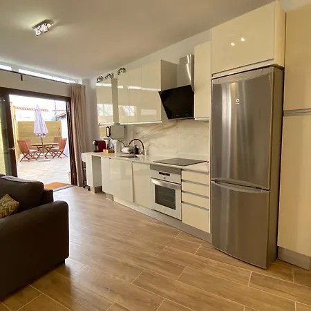 Дом отдыха Private Pool, Parking, Bbq In The South Of Gc *